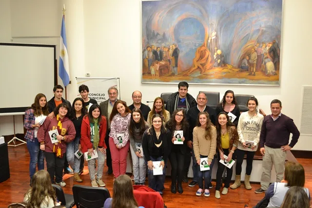 Un libro “por la inclusión y la convivencia” con publicaciones de jóvenes santafesinos