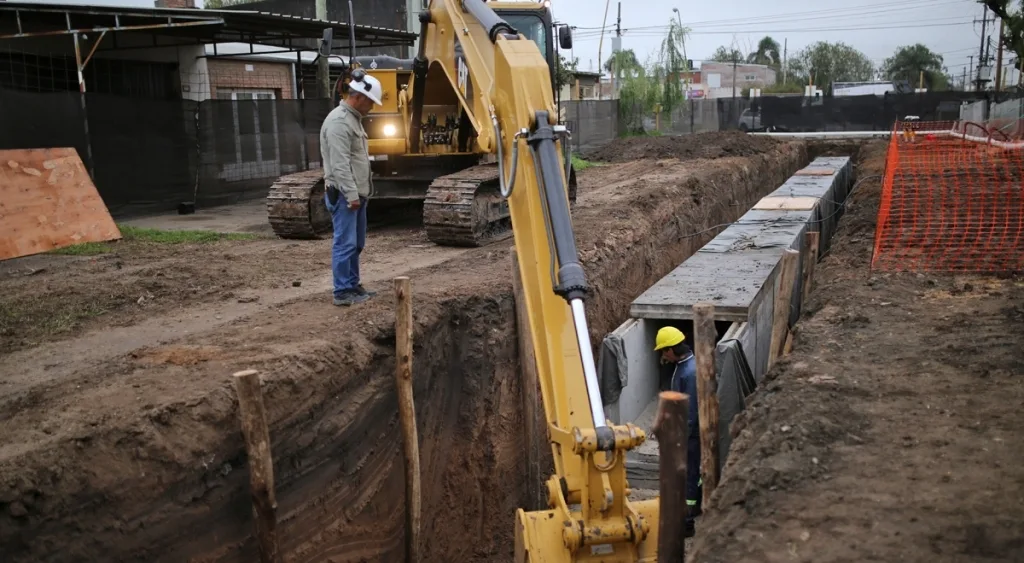 Convocan a funcionarios municipales por la obra del Desagüe Espora