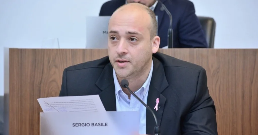 Solicitan gestiones para que no se suspendan vuelos de Aerolíneas a Capital