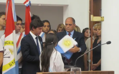 El Concejo se vistió de celeste y blanco para celebrar el Bicentenario de la Bandera Nacional