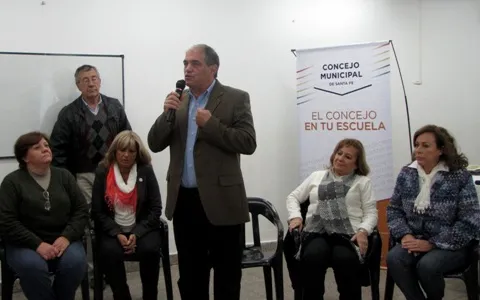 “El Concejo en Tu Escuela” llegó al barrio El Pozo