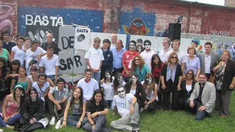A través del arte, los jóvenes se manifestaron por una sociedad sin armas