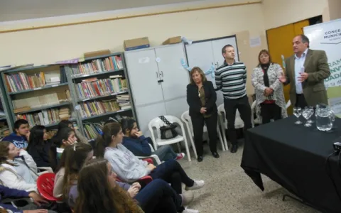Alumnos de la escuela Bialik se involucraron con la actividad legislativa de la ciudad