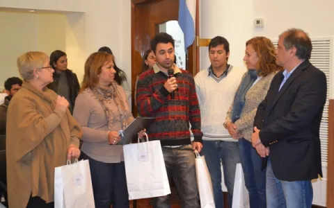 Denominan a una calle “Sargento Simón” tras una elección de vecinos de Los Ángeles