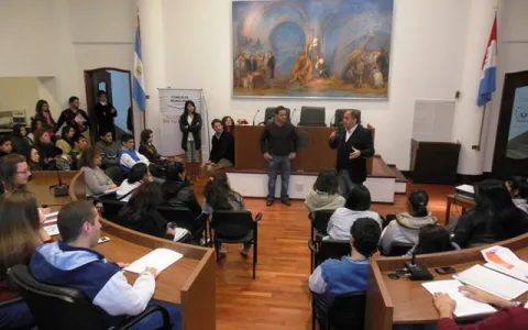Los estudiantes comenzaron a plasmar sus ideas en Proyectos legislativos