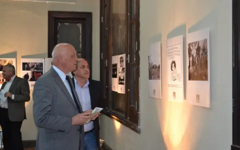 El gobernador Bonfatti recorrió la Muestra por los 30 años de democracia