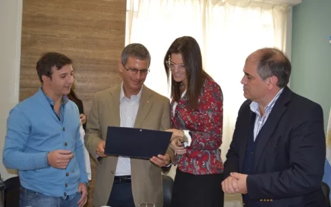 Una destacada presencia del campo de la tecnología visitó el Concejo Municipal