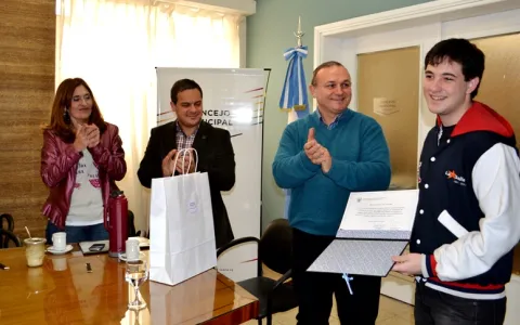Distinguen a Francisco Galluccio por representar al país en la Olimpiada de Matemática