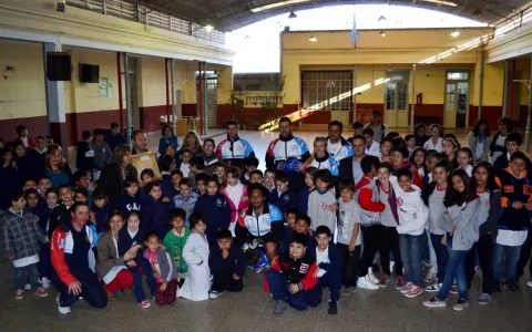 Una travesía en bicicleta que recolecta los sueños de los niños