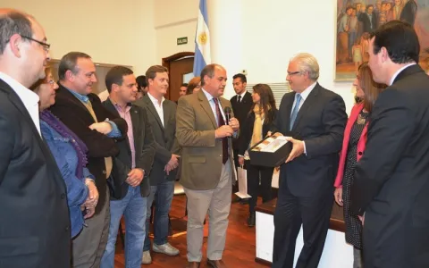 El Concejo Municipal distinguió a Baltasar Garzón como Huésped de Honor