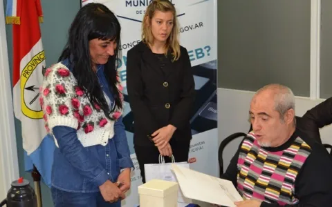 El periodista Osvaldo Bazán fue recibido en el Concejo Municipal