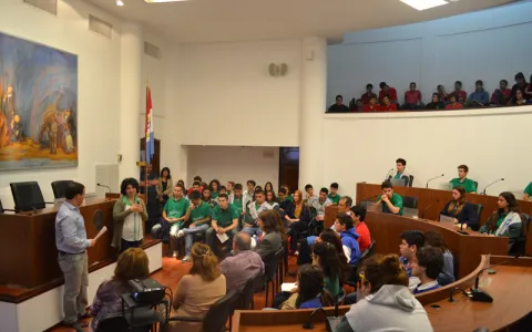Alumnos del IPEI debatieron en el Concejo sobre medio ambiente