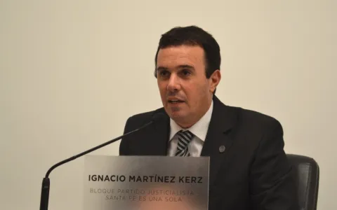 Baldosas para conmemorar el Día Internacional de la Eliminación de la Violencia contra la Mujer