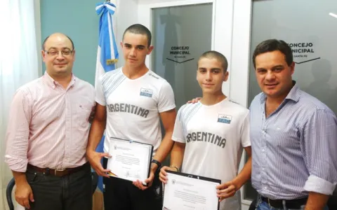 Distinguieron a dos jóvenes santafesinos subcampeones de canotaje en Ecuador