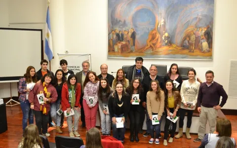 Un libro “por la inclusión y la convivencia” con publicaciones de jóvenes santafesinos