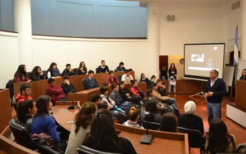 A la par de los talleres, los estudiantes comienzan a elaborar sus proyectos