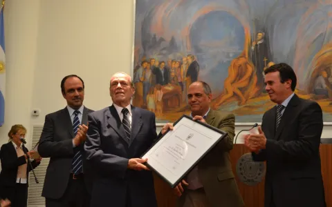 La ciudad rindió homenaje a Jorge Mosset Iturraspe y lo distinguió como “Santafesino Ilustre”