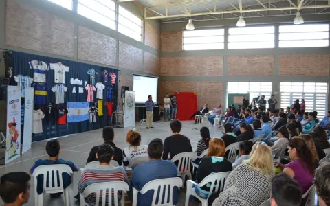 Con diferentes expresiones artísticas, “Cortitos y al Pie” se despidió en el norte de la ciudad