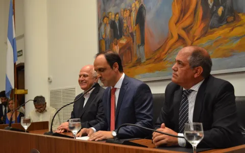 José Corral juró en el Concejo y comenzó su segundo mandato al frente de la ciudad