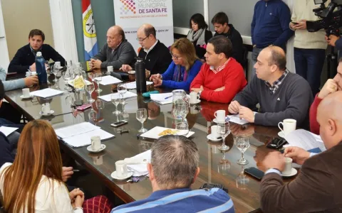 Concejales participaron de una mesa de trabajo con dirigentes de Aguas Santafesinas