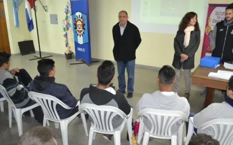Artistas urbanos santafesinos visitaron la escuela “Dr. Nicolás Avellaneda”