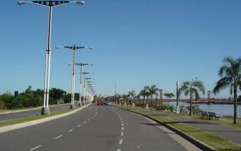 Costanera Este: autorizan suspender el tránsito vehicular durante los fines de semana
