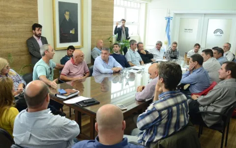Metrofé: Concejales recibieron a vecinos y comerciantes de Avenida Blas Parera