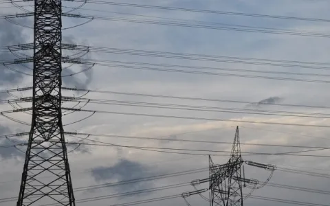 Solicitan al Ejecutivo que intervenga ante Transener por cables de alta tensión a la altura de Varadero Sarsotti