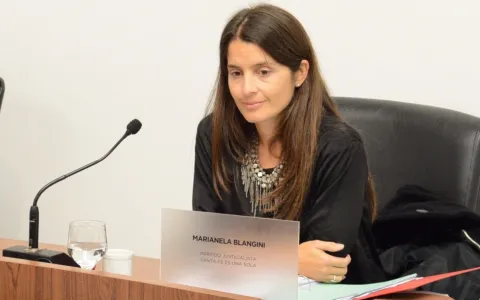 Colectivos deberán exhibir en su interior indicaciones con el recorrido de la línea y cada una de las paradas