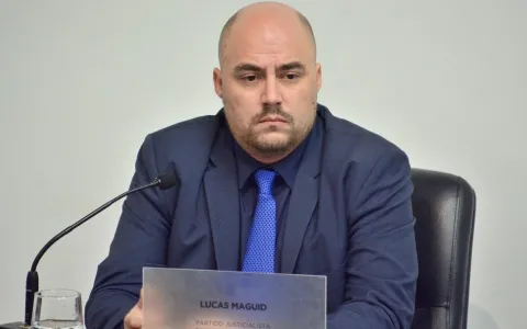 Solicitan información sobre el funcionamiento de la Feria Popular sobre Avenida Rivadavia