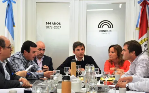 Puerto de Santa Fe: el representante municipal en el Ente concurrió al Concejo