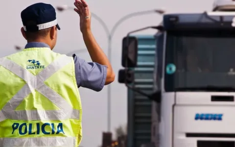 Accidentes en Ruta 1 y 168: buscan impulsar el servicio de grúa para la remoción de vehículos