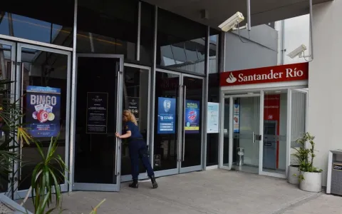 Solicitan retirar el cajero automático que se encuentra ubicado en la puerta del Casino