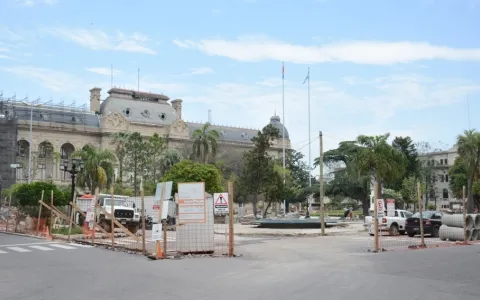 Piden informes sobre las obras de remodelación en la Plaza 25 de Mayo