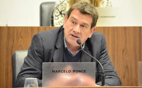 Piden trabajos de reparación en el cantero central de la Costanera