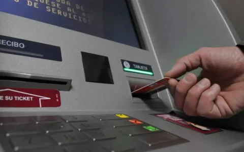 Solicitan gestiones para la recarga del estacionamiento medido mediante redes Banelco y Link