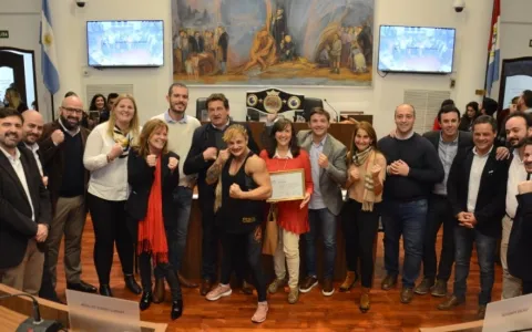 El Concejo realizó un reconocimiento a la deportista Alejandra “Locomotora” Oliveras