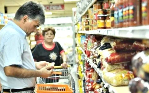 Piden controlar el descuento del IVA en productos de la canasta alimentaria