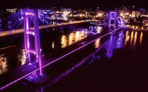 Violencia de género: Solicitan iluminar de color violeta el Puente Colgante