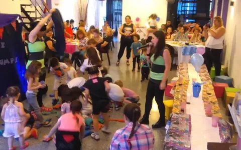 Peloteros y salones de fiestas infantiles: Disponen fomentar usos de alimentación saludable