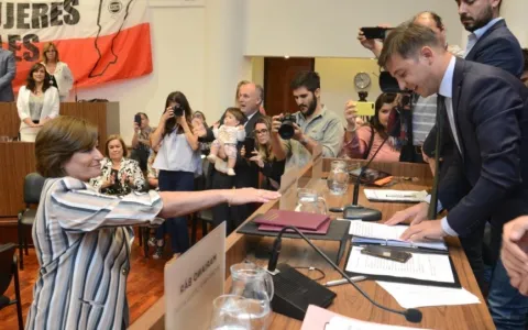 Laura Spina juró como concejala en reemplazo de Emilio Jatón