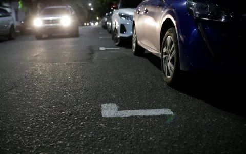 Se prohíbe la actividad de los cuidacoches en la ciudad de Santa Fe