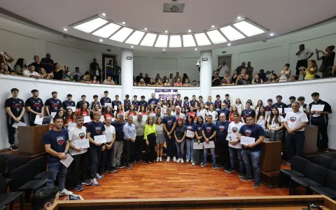 El Concejo distinguió a jóvenes basquetbolistas de la ciudad