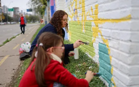 De esto sí se habla: pintan un mural en el puerto para visibilizar la salud mental adolescente