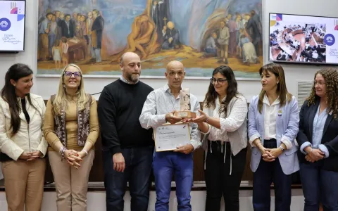 Vocación y legado: el Concejo entregó la distinción Marta Samatán a la trayectoria educativa